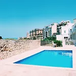 Follow The Sun Boutique - Pool, Breakfast & Sea Views *