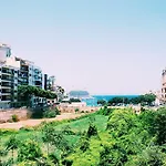 Hostel Follow The Sun Boutique - Pool, Breakfast & Sea Views