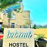 Follow The Sun Boutique - Pool, Breakfast & Sea Views Hostel