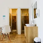 Follow The Sun Boutique - Pool, Breakfast & Sea Views Hostel San Ġiljan