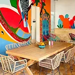 Hostel Follow The Sun Boutique - Pool, Breakfast & Sea Views *