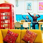 Follow The Sun Boutique - Pool, Breakfast & Sea Views Hostel