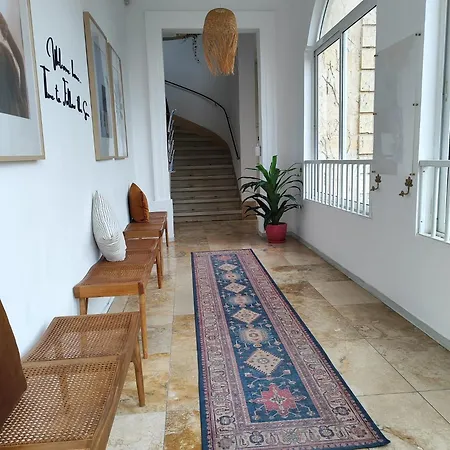 Follow The Sun Boutique - Pool, Breakfast & Sea Views Hostel *