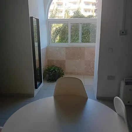 Follow The Sun Boutique - Pool, Breakfast & Sea Views Hostal *