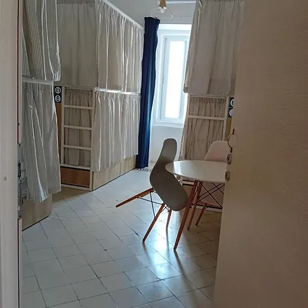 Hostel Follow The Sun Boutique - Pool, Breakfast & Sea Views *