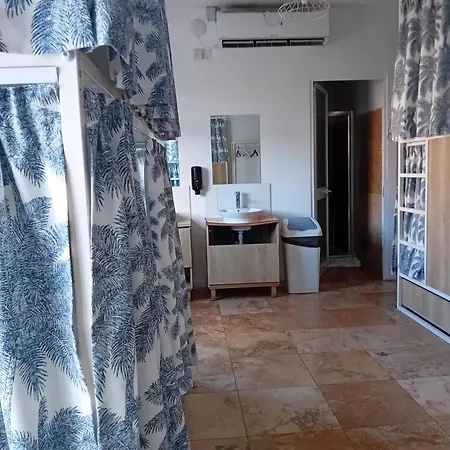 Follow The Sun Boutique - Pool, Breakfast & Sea Views Hostel St. Julian's