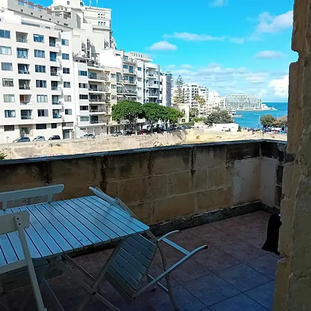 Follow The Sun Boutique - Pool, Breakfast & Sea Views * St. Julian's