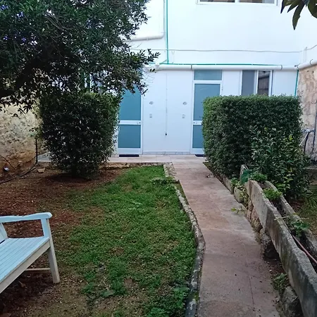 Hostel Follow The Sun Boutique - Pool, Breakfast & Sea Views St. Julian's