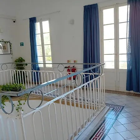 Hostal Follow The Sun Boutique - Pool, Breakfast & Sea Views