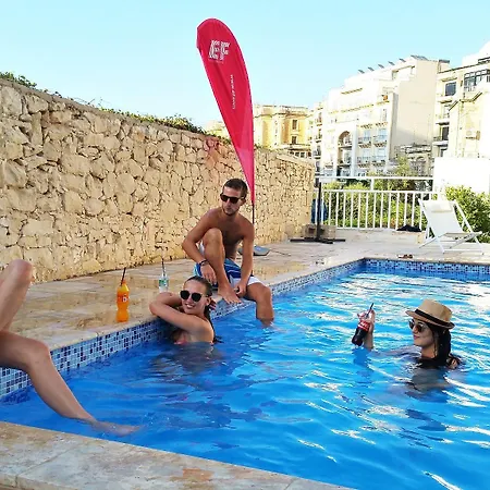 Hostel Follow The Sun Boutique - Pool, Breakfast & Sea Views