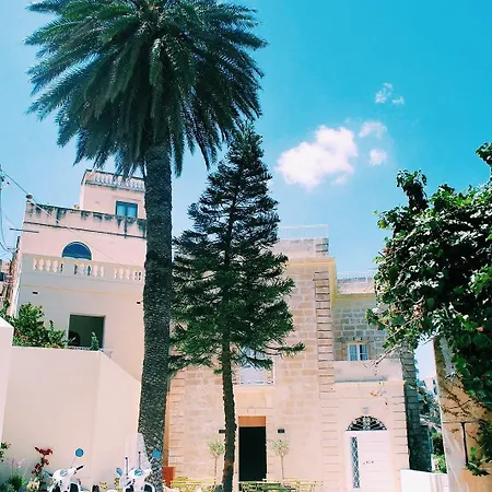 Follow The Sun Boutique - Pool, Breakfast & Sea Views 旅馆 *