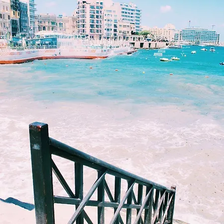 Follow The Sun Boutique - Pool, Breakfast & Sea Views 旅馆