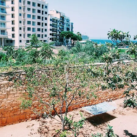 Follow The Sun Boutique - Pool, Breakfast & Sea Views Hostel *