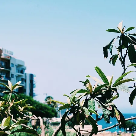 Hostel Follow The Sun Boutique - Pool, Breakfast & Sea Views *