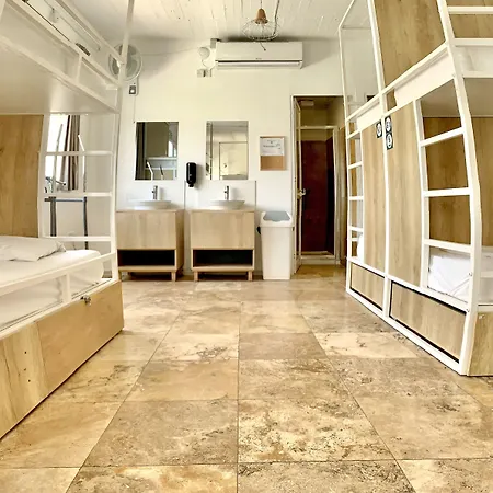 Follow The Sun Boutique - Pool, Breakfast & Sea Views Hostal San Julián