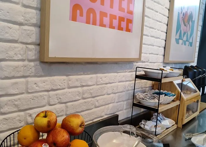 Хостел Follow The Sun Boutique - Pool, Breakfast & Sea Views