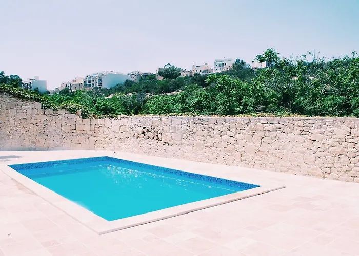 Follow The Sun Boutique - Pool, Breakfast & Sea Views Хостел Сент Джулианс