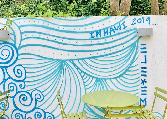 Follow The Sun Boutique - Pool, Breakfast & Sea Views Хостел Сент Джулианс