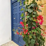 Follow The Sun Boutique - Pool, Breakfast & Sea Views 호스텔 *
