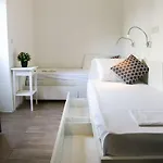 Follow The Sun Boutique - Pool, Breakfast & Sea Views 호스텔 Saint Julian's