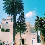 Follow The Sun Boutique - Pool, Breakfast & Sea Views 호스텔 *