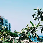 호스텔 Follow The Sun Boutique - Pool, Breakfast & Sea Views *