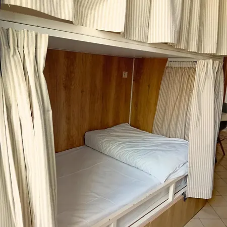 Follow The Sun Boutique - Pool, Breakfast & Sea Views Hostal