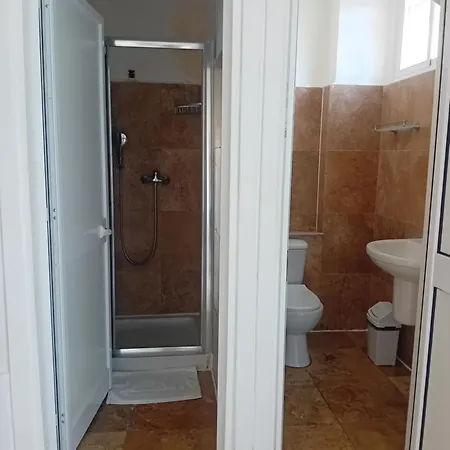 Hostel Follow The Sun Boutique - Pool, Breakfast & Sea Views