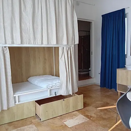 Hostal Follow The Sun Boutique - Pool, Breakfast & Sea Views