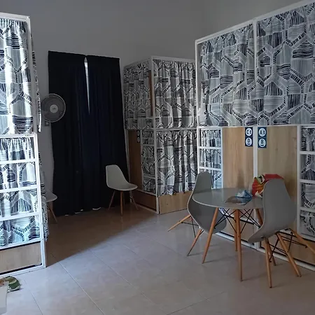 Follow The Sun Boutique - Pool, Breakfast & Sea Views Hostel