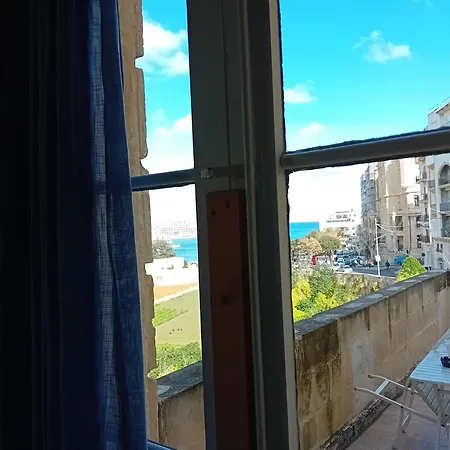Hostel Follow The Sun Boutique - Pool, Breakfast & Sea Views