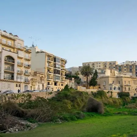 Follow The Sun Boutique - Pool, Breakfast & Sea Views *