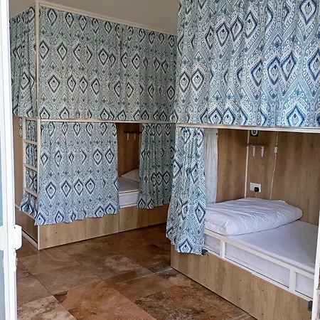Hostel Follow The Sun Boutique - Pool, Breakfast & Sea Views *