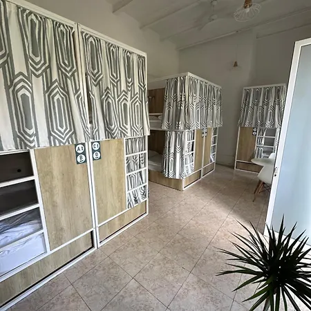 Hostel Follow The Sun Boutique - Pool, Breakfast & Sea Views