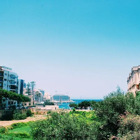 Follow The Sun Boutique - Pool, Breakfast & Sea Views