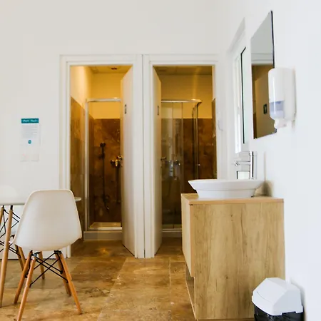 Follow The Sun Boutique - Pool, Breakfast & Sea Views Hostel San Ġiljan