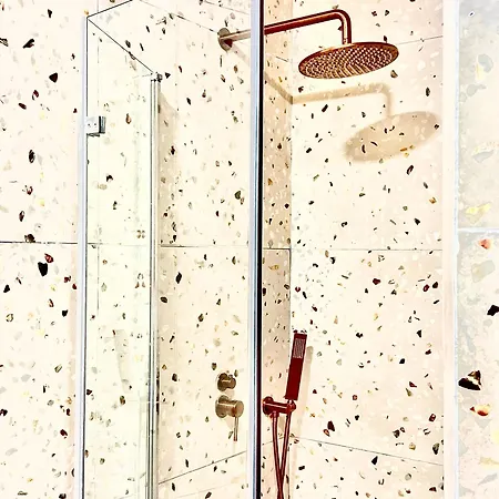 Hostel Follow The Sun Boutique - Pool, Breakfast & Sea Views *