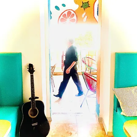 Hostel Follow The Sun Boutique - Pool, Breakfast & Sea Views