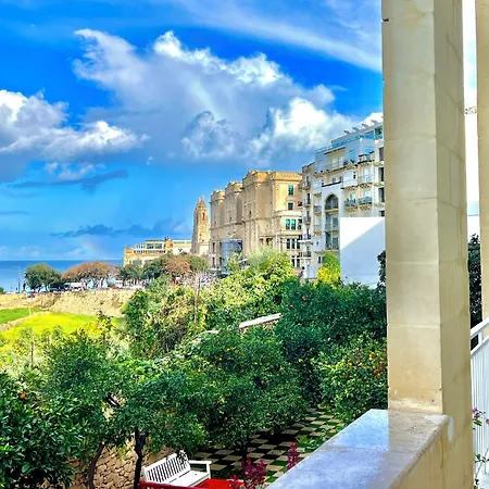 Follow The Sun Boutique - Pool, Breakfast & Sea Views Hostel San Ġiljan