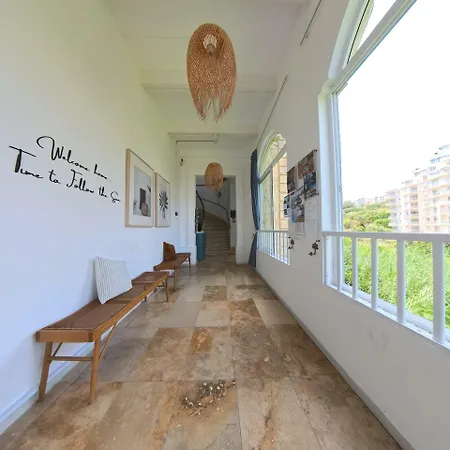 Hostel Follow The Sun Boutique - Pool, Breakfast & Sea Views