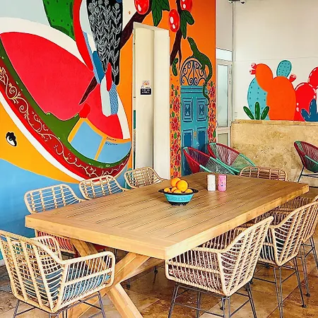 Hostel Follow The Sun Boutique - Pool, Breakfast & Sea Views
