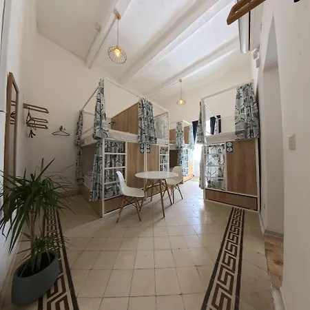 Follow The Sun Boutique - Pool, Breakfast & Sea Views Hostel Saint Julian's