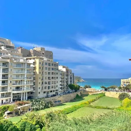 Hostel Follow The Sun Boutique - Pool, Breakfast & Sea Views *