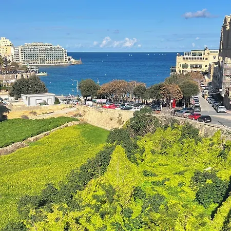 Follow The Sun Boutique - Pool, Breakfast & Sea Views San Ġiljan
