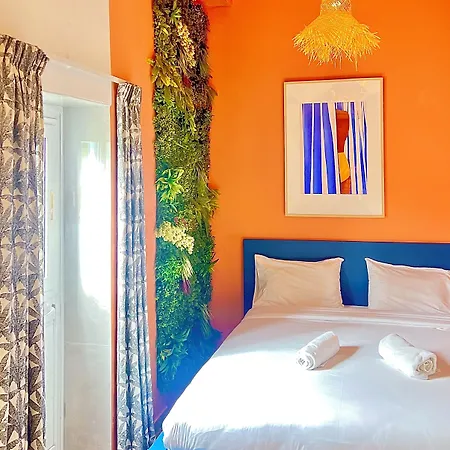 Hostel Follow The Sun Boutique - Pool, Breakfast & Sea Views