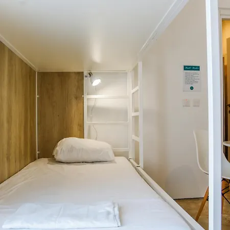 Hostel Follow The Sun Boutique - Pool, Breakfast & Sea Views *