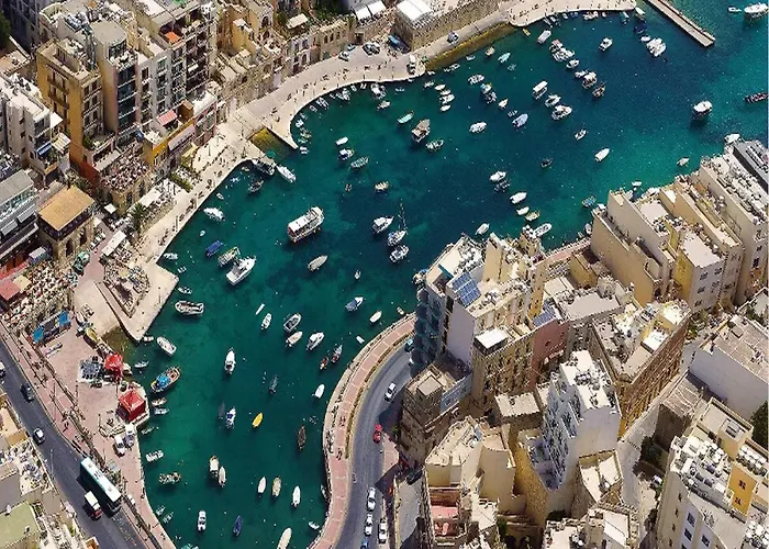 Follow The Sun Boutique - Pool, Breakfast & Sea Views بيت شباب