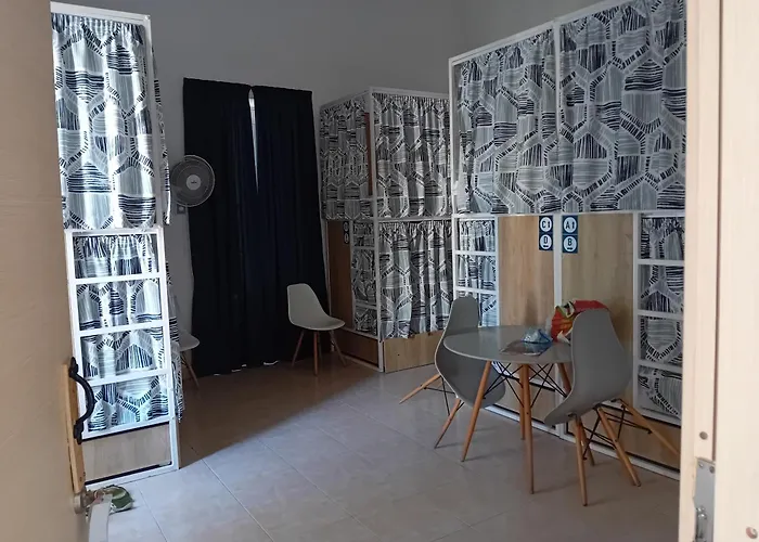 Follow The Sun Boutique - Pool, Breakfast & Sea Views بيت شباب