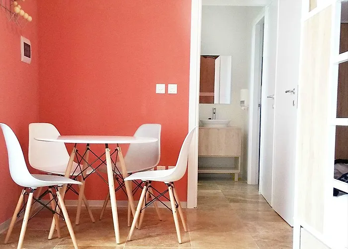 Follow The Sun Boutique - Pool, Breakfast & Sea Views Hostel Saint Julian's