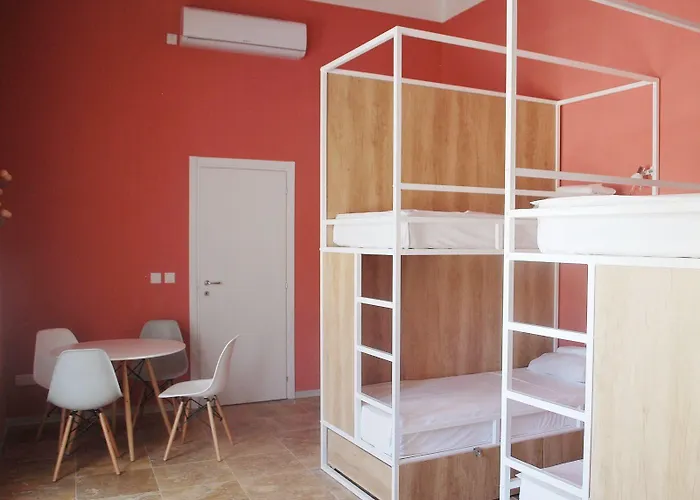 Hostel Follow The Sun Boutique - Pool, Breakfast & Sea Views Saint Julian's